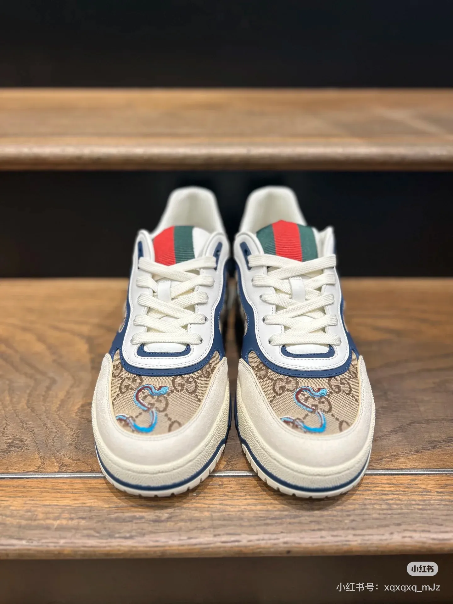 [G Home] P: 600💰 Couple size: Women's 35-40 --- Men's 39-44. (45 custom-made) 🆕2025 Electric embroidered snake GUCC Gucci original order quality The latest popular high and low top distressed couple's sports shoes series are shipped. Original purchase and development Made in China, these high-low sneakers are designed with a basketball-style silhouette, cleverly incorporating hollow panels and distressed effects, showing their unique ingenuity. The ingenuity incorporates brand logo details such as interlocking Double G styling accessories and Gucci lettering, a low-key tribute to the brand's design heritage. Exquisite packaging at the delivery counter 🛍📦 ▪️ Fabric: Original custom-made imported cowhide stitching ▪️ Lining: Imported first-layer cowhide ▪️ Sole: Original molded TPU sole ▪️ Sole thickness: 3cm